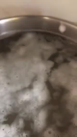 Foto del paso 5 de la receta: Potaje de garbanzos con calamares 🦑 y almejas