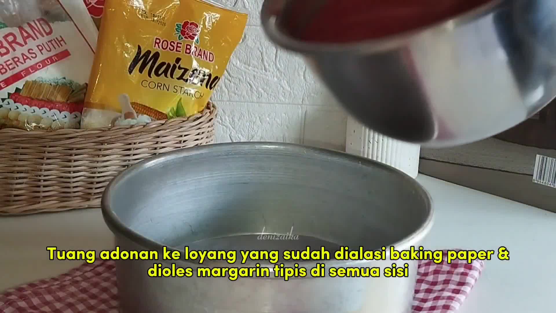 Foto langkah ke 5 dari resep Red Velvet Tanpa Terigu (No Mixer, Bisa Oven/Kukus).