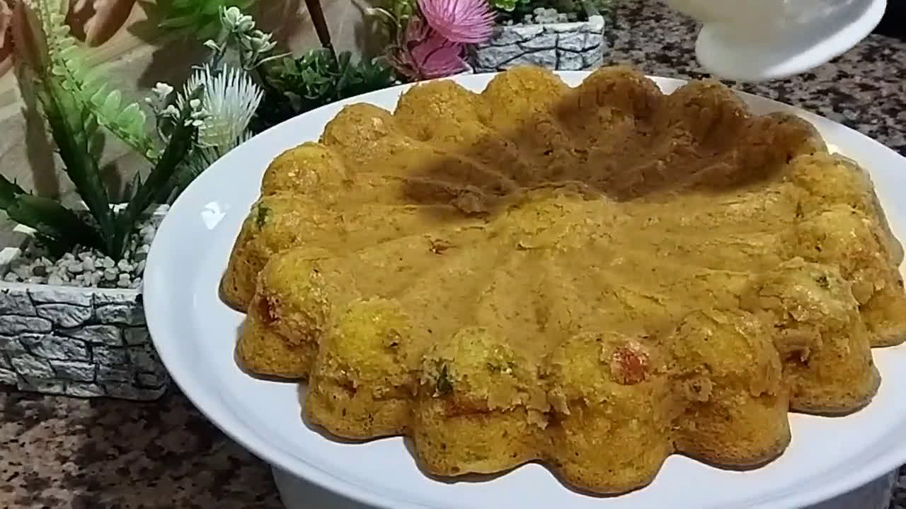 صورة لخطوة 2 من وصفة كيكة مالحة بالخضر و تونة والبشاميل رائعة جدا فالمداق 👌