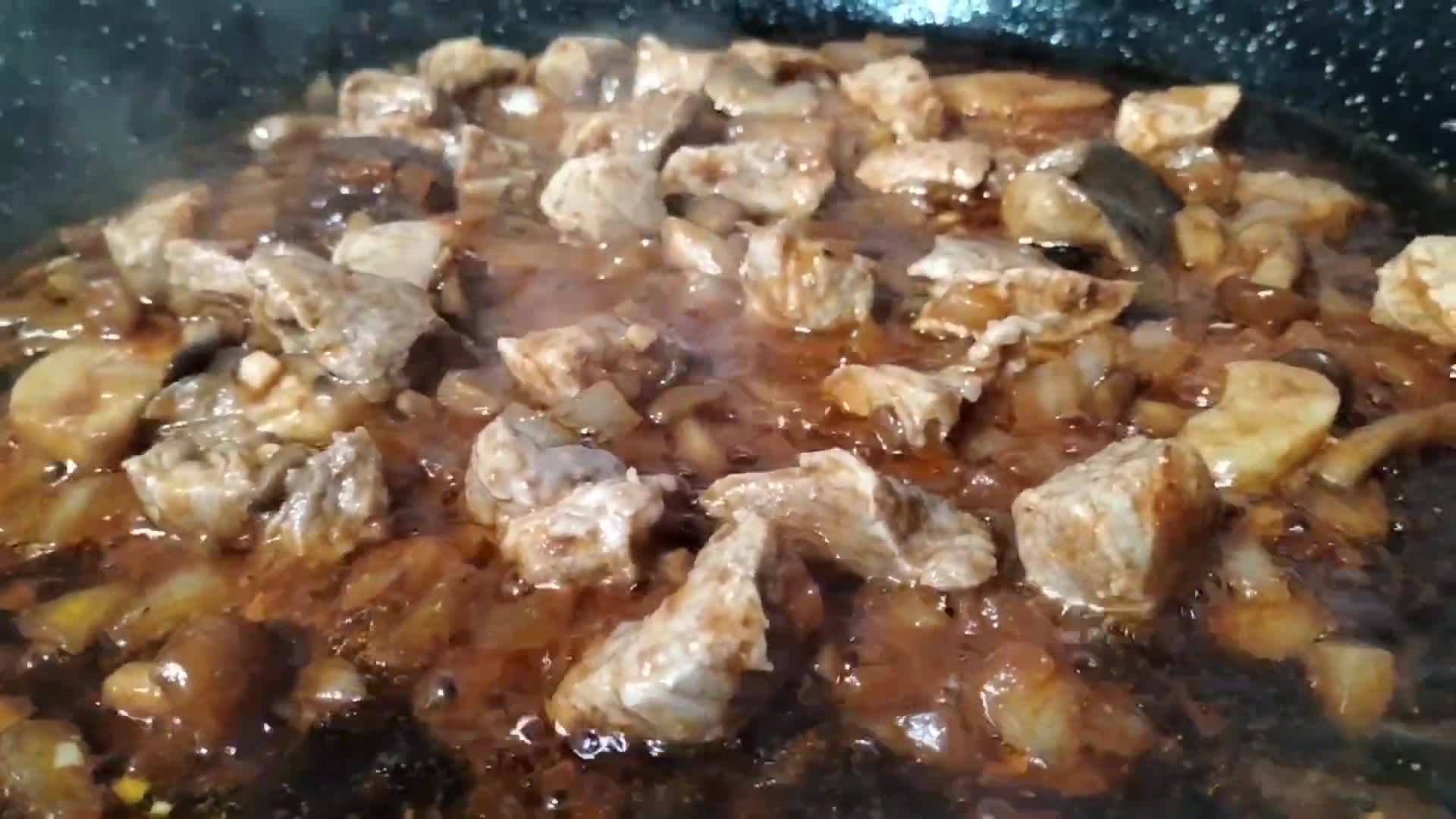 Foto del paso 5 de la receta: Lentejas con secreto y setas en paella