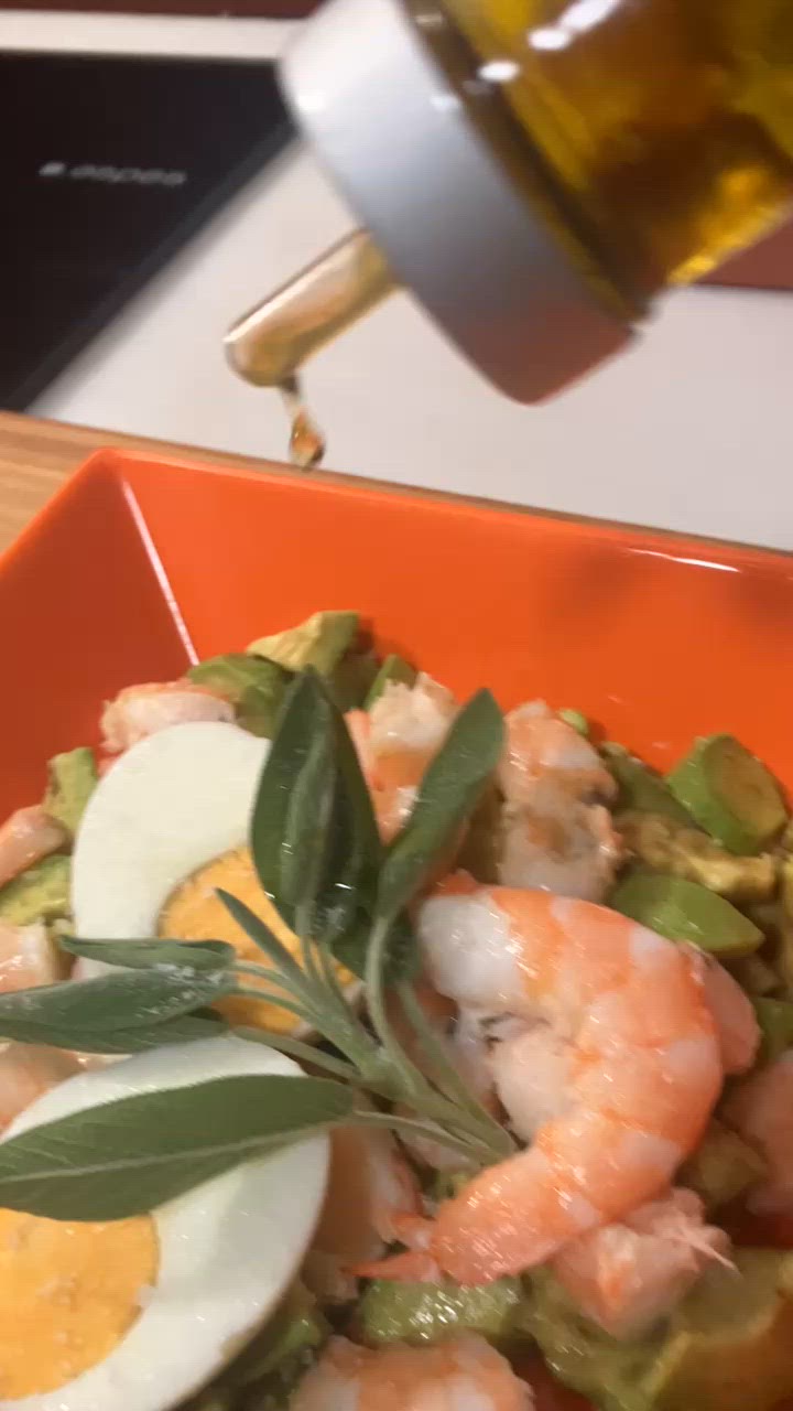 Foto del paso 5 de la receta Ensalada de aguacate y langostinos