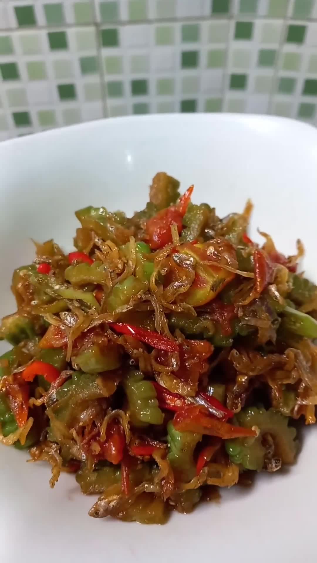 Foto langkah ke 6 dari resep Tumis Pare dan Teri ala rumah.