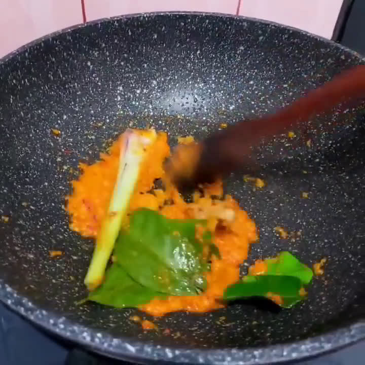 Foto langkah ke 3 dari resep Gulai Ayam Pedas.