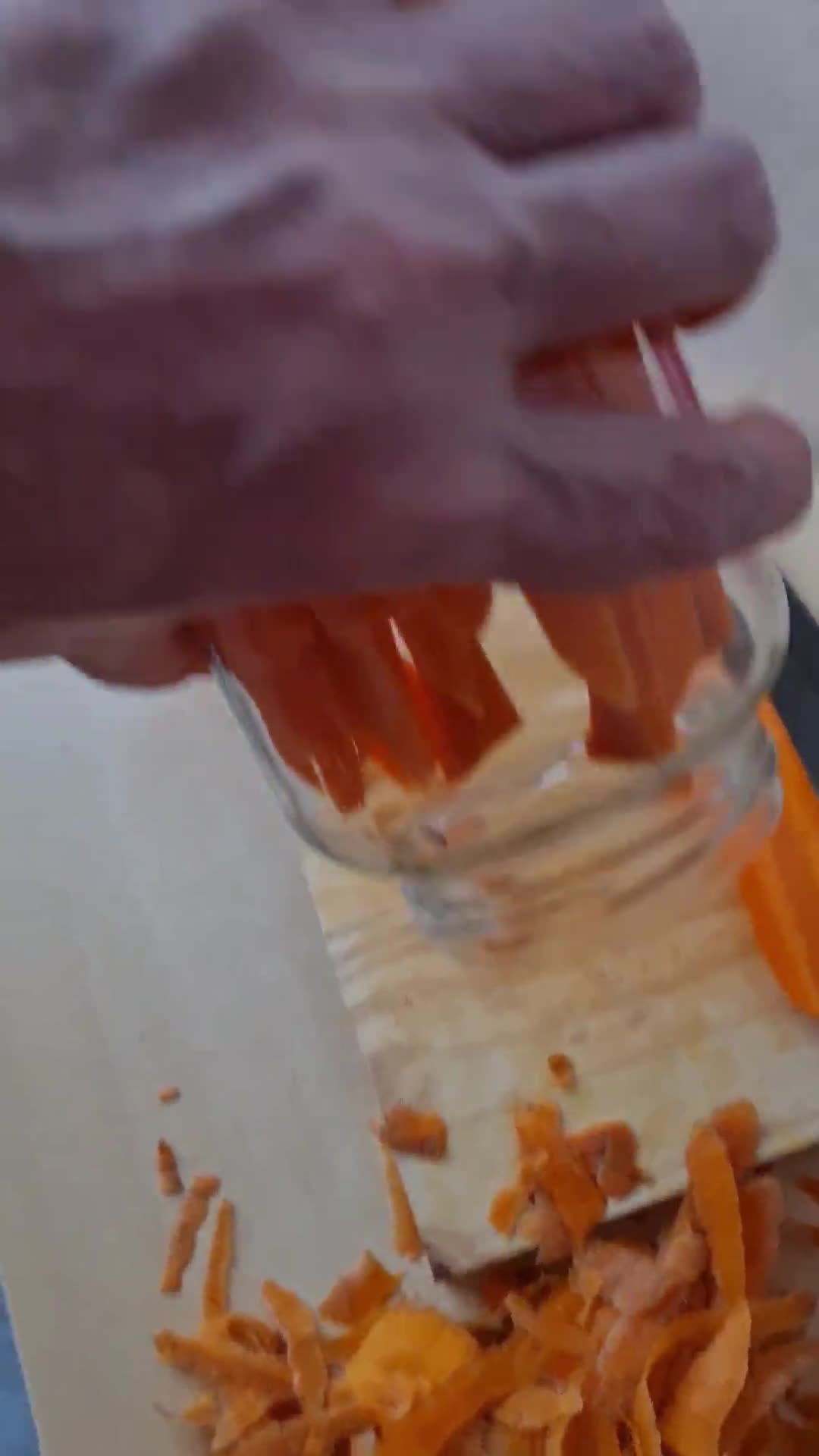 Foto del paso 4 de la receta: Fermentado de zanahorias 🥕 Conserva saludable de palitos de zanahoria, llena de probióticos 🦠 🦠