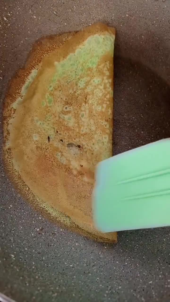 Foto langkah ke 5 dari resep Crunchy Pandan Crepes Teflon (Leker).