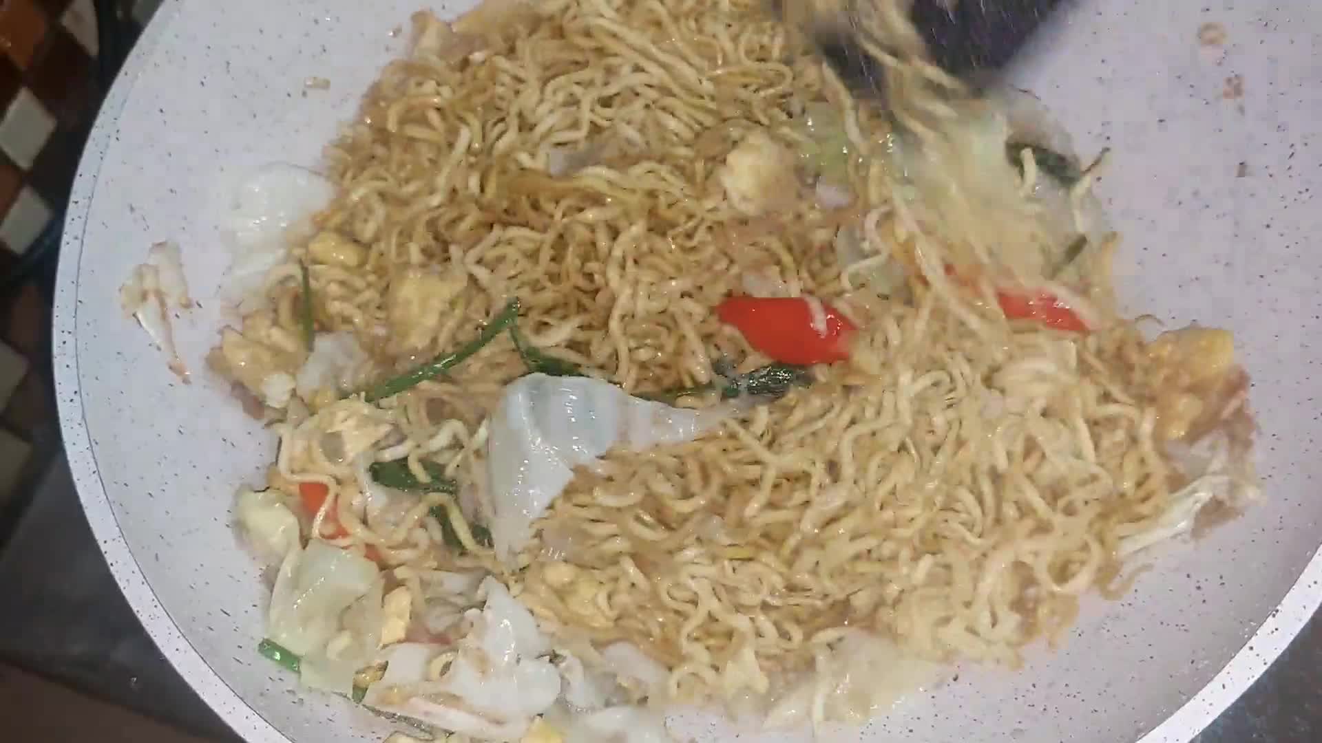Foto langkah ke 6 dari resep 194. Mie Goreng Jawa.