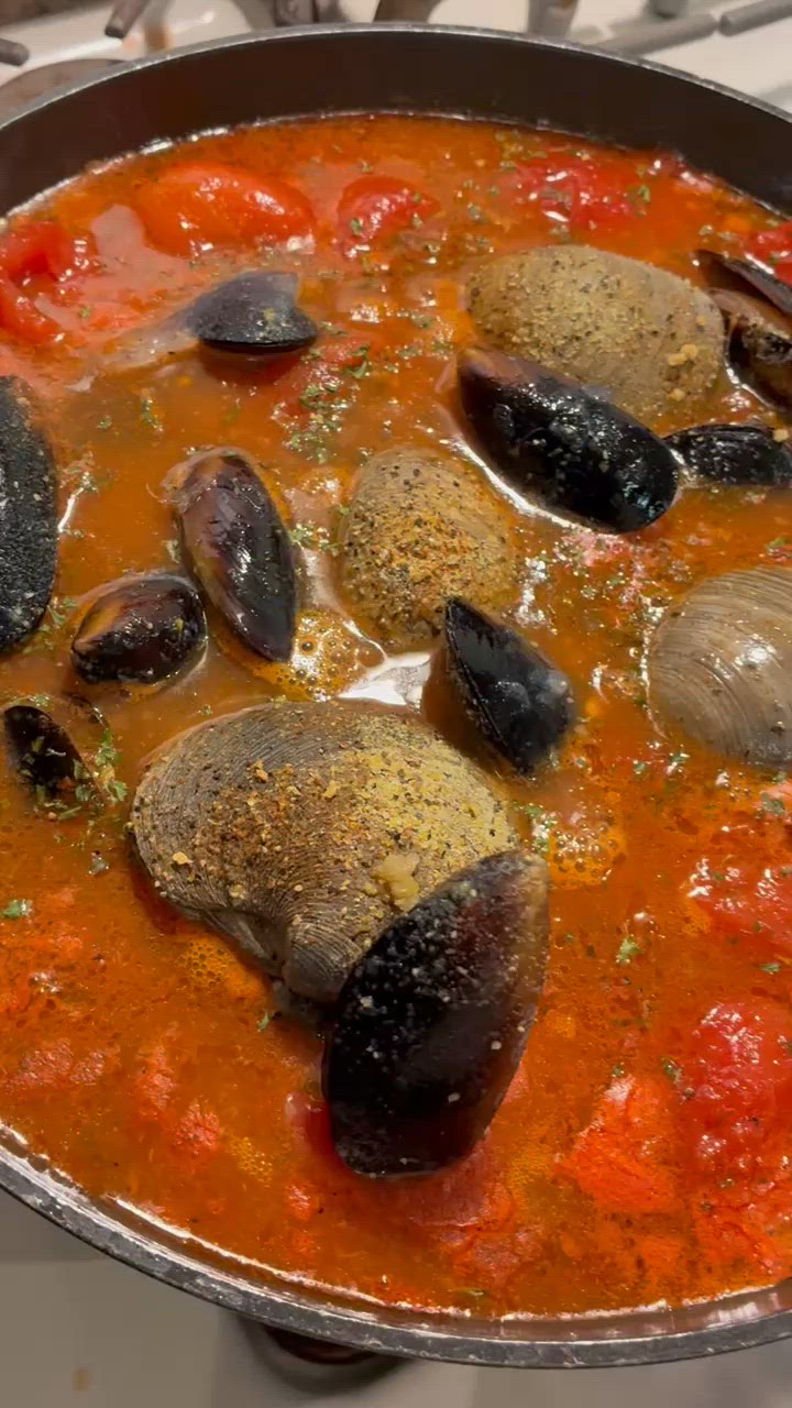 A picture of step 5 of Spicy Seafood Spaghetti.