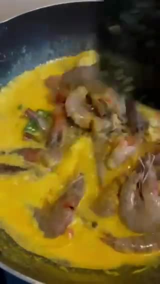 Gambar langkah 2 resipi Udang masak lemak cili padi.