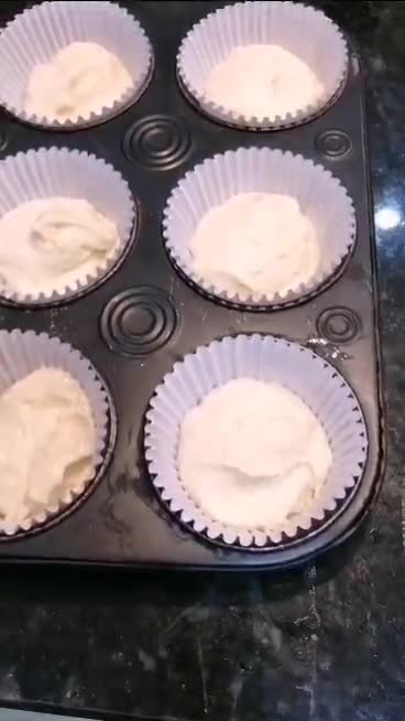 Foto del paso 3 de la receta: Muffins de vainilla con trozos de piña