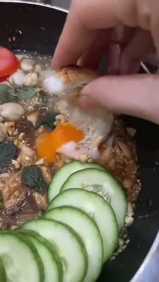Hình bước làm 4 của món Bữa sáng với Bánh mì chảo trứng với hàu sữa