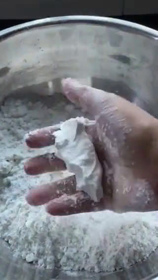 Gambar langkah 2 resipi Kuih Putu Perak.