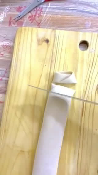صورة لخطوة 2 من وصفة عجينة حراق اصبعه وطريقة تجفيفها وحفظها اكله سوريه مشهوره 🇸🇾