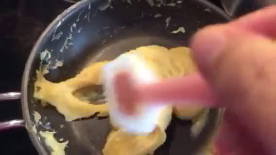 Hình bước làm 4 của món Bánh trung thu cho bé