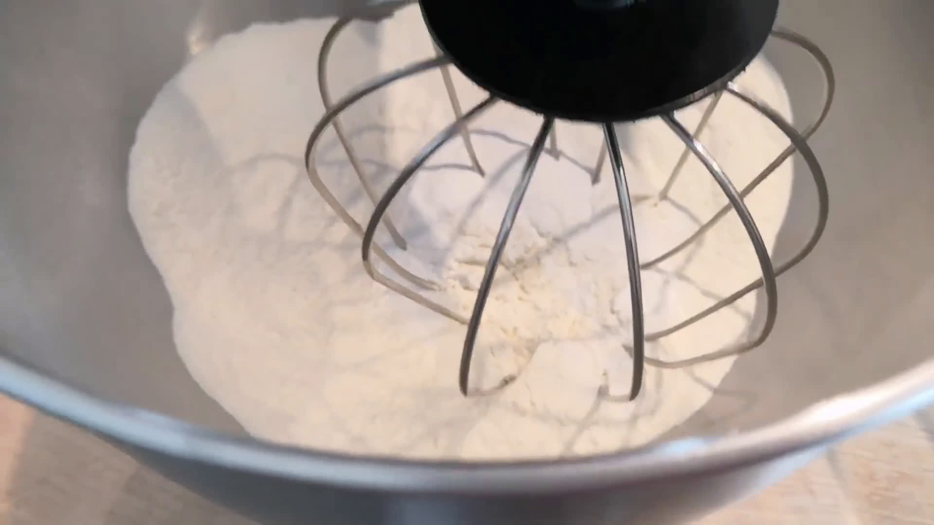 Une image de l'étape 2 de Cake salé mozarella tomates séchées et basilic 🇮🇹.