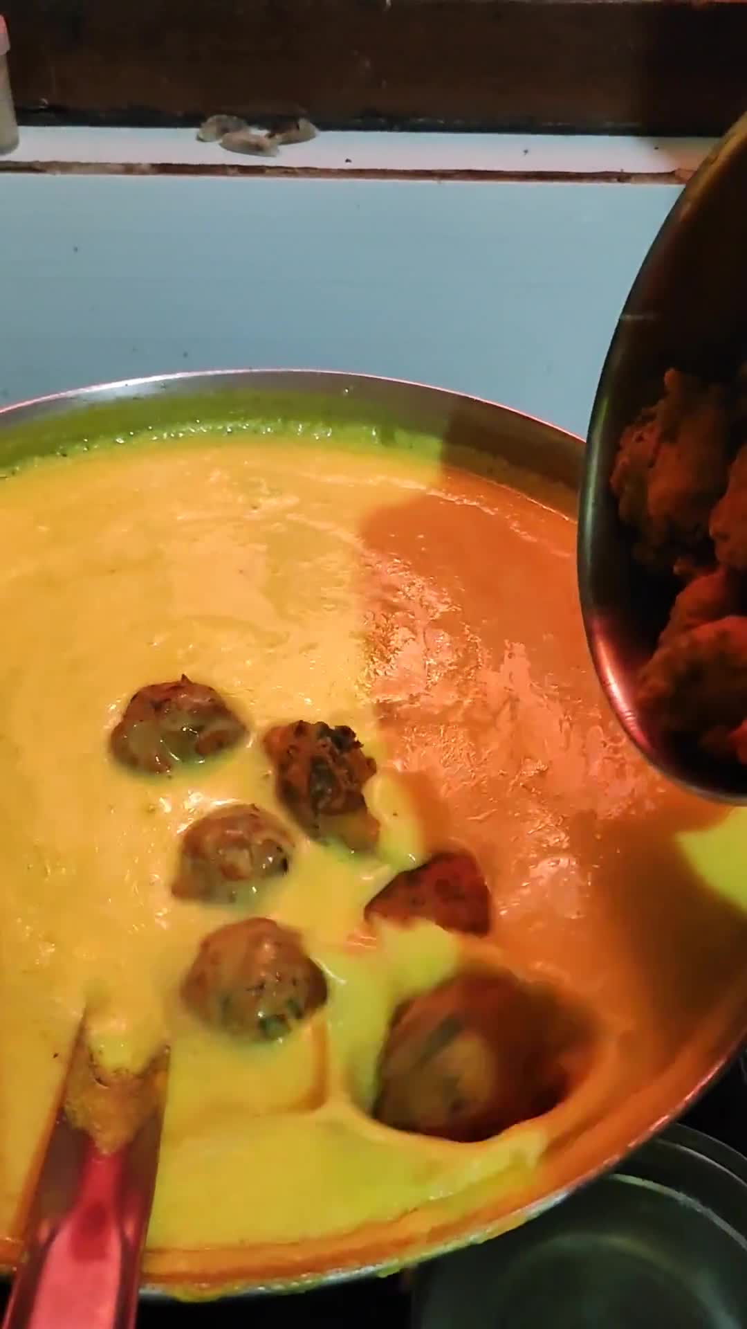 पालक आलू पकौड़ा कढ़ी(palak aloo pakoda kadhi recipe in hindi) रेसिपी चरण 5 फोटो