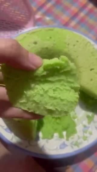Foto langkah ke 5 dari resep Bolu Pandan.