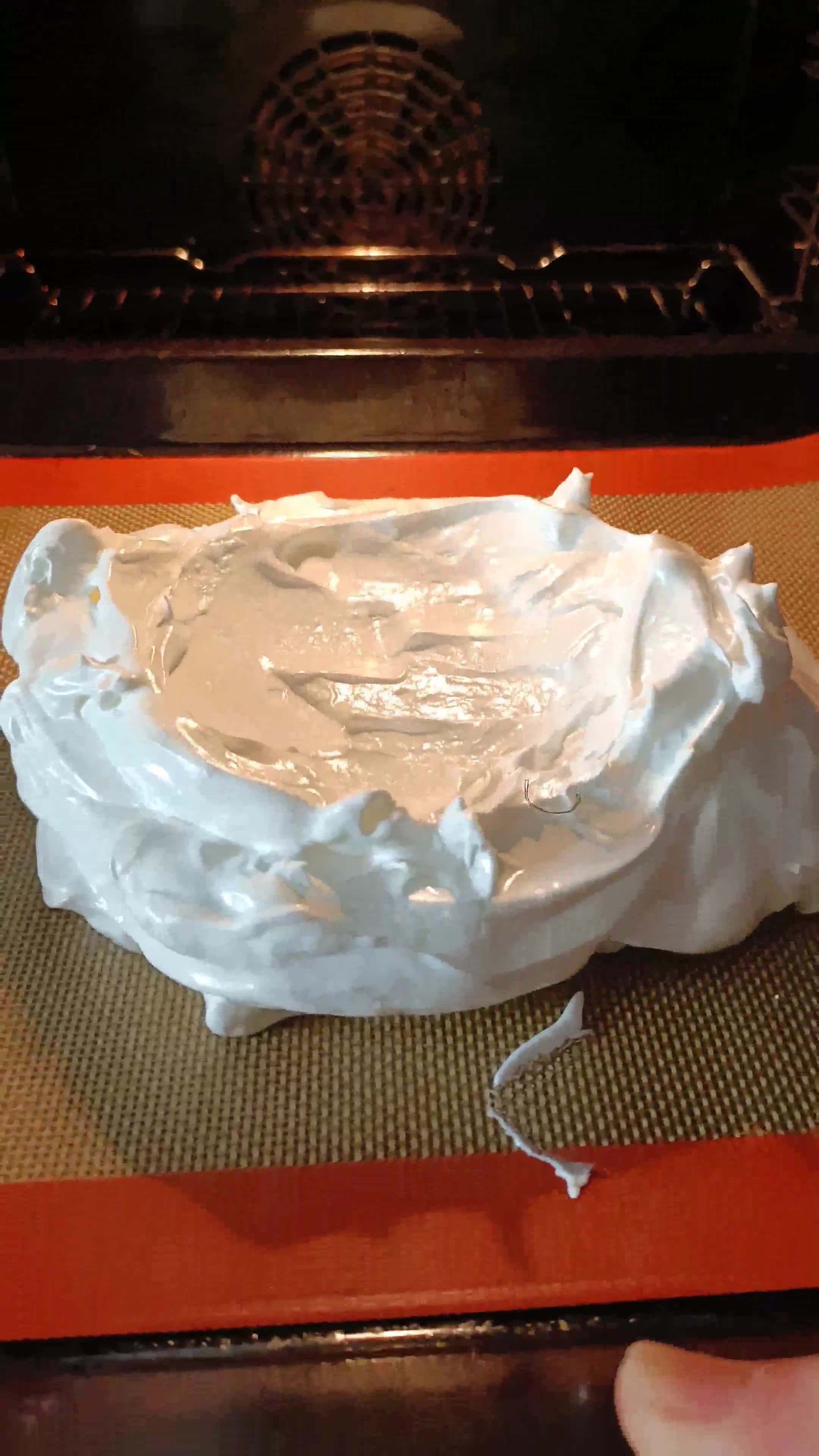 Une image de l'étape 6 de 🍓Pavlova Fraise et chantilly coco vanille.
