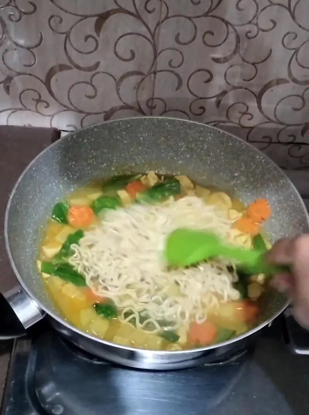 Foto langkah ke 4 dari resep Mie Kuah Belelenge.