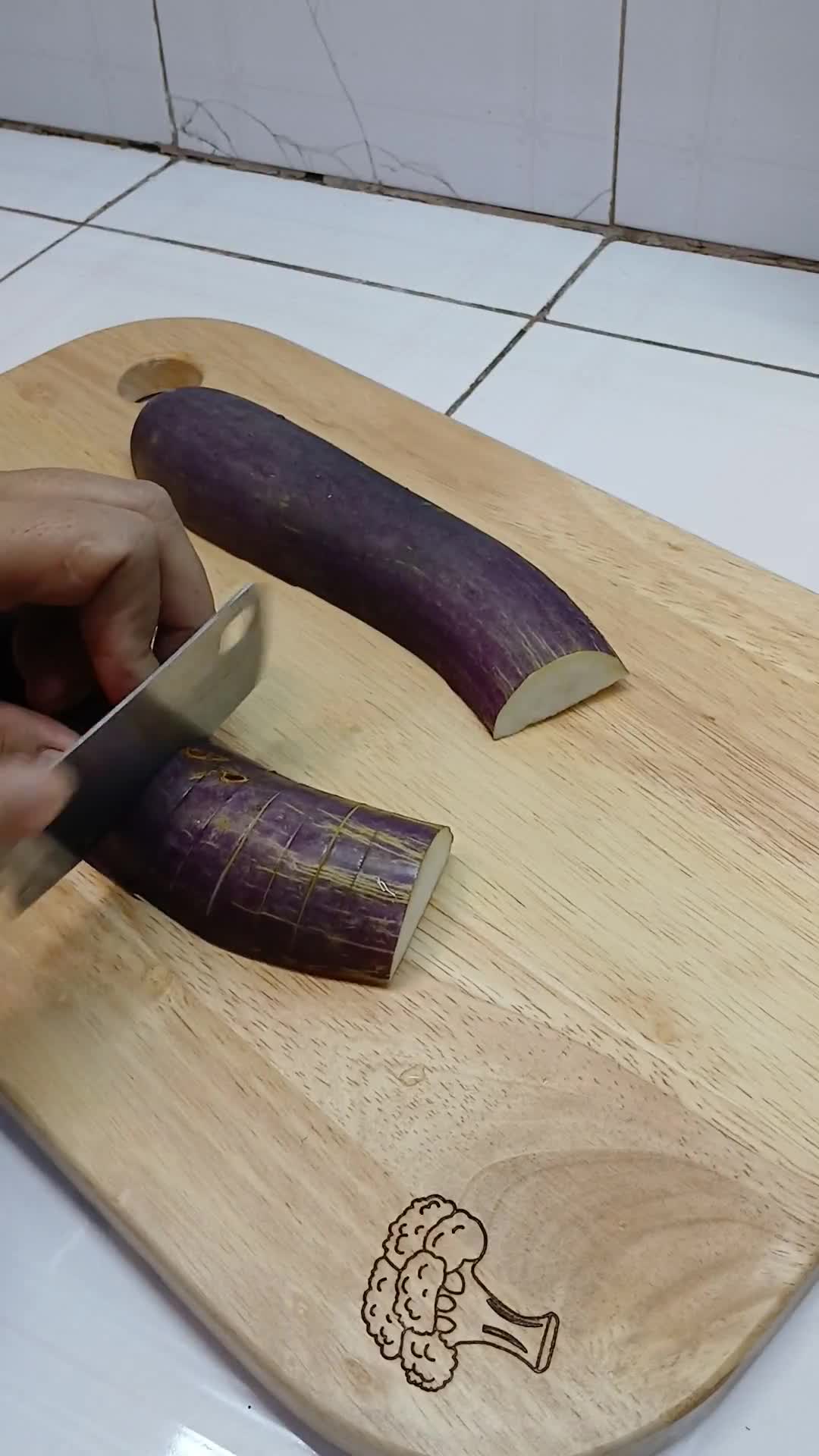 Foto langkah ke 1 dari resep Terong Asam Manis.