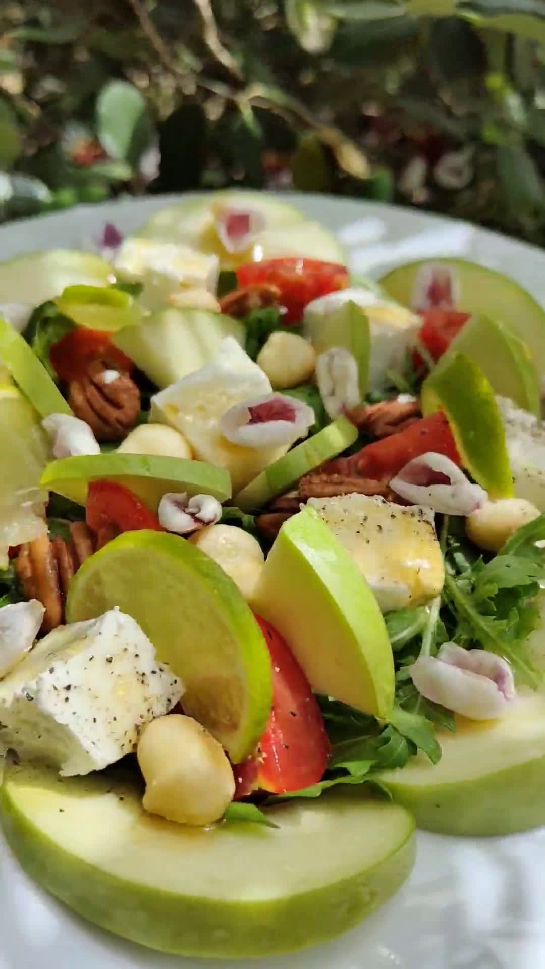 Foto del passaggio 3 della ricetta Insalata con fiori di fejoia