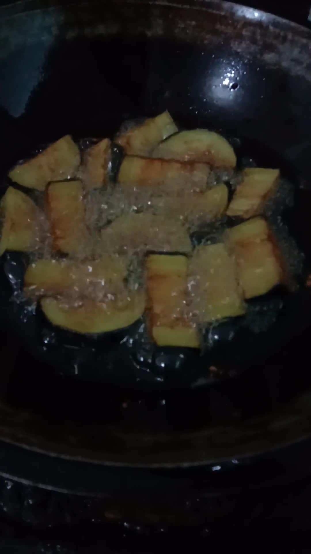 Foto langkah ke 1 dari resep Terong Ikan Asin Sambal Ijo.