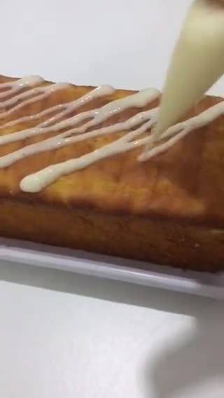 Foto langkah ke 5 dari resep Starbucks Lemon Cake.