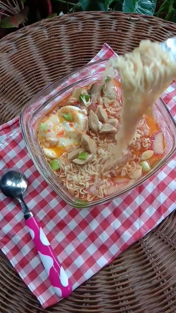 Foto langkah ke 4 dari resep Seblak kuah Popmie pedas dower.