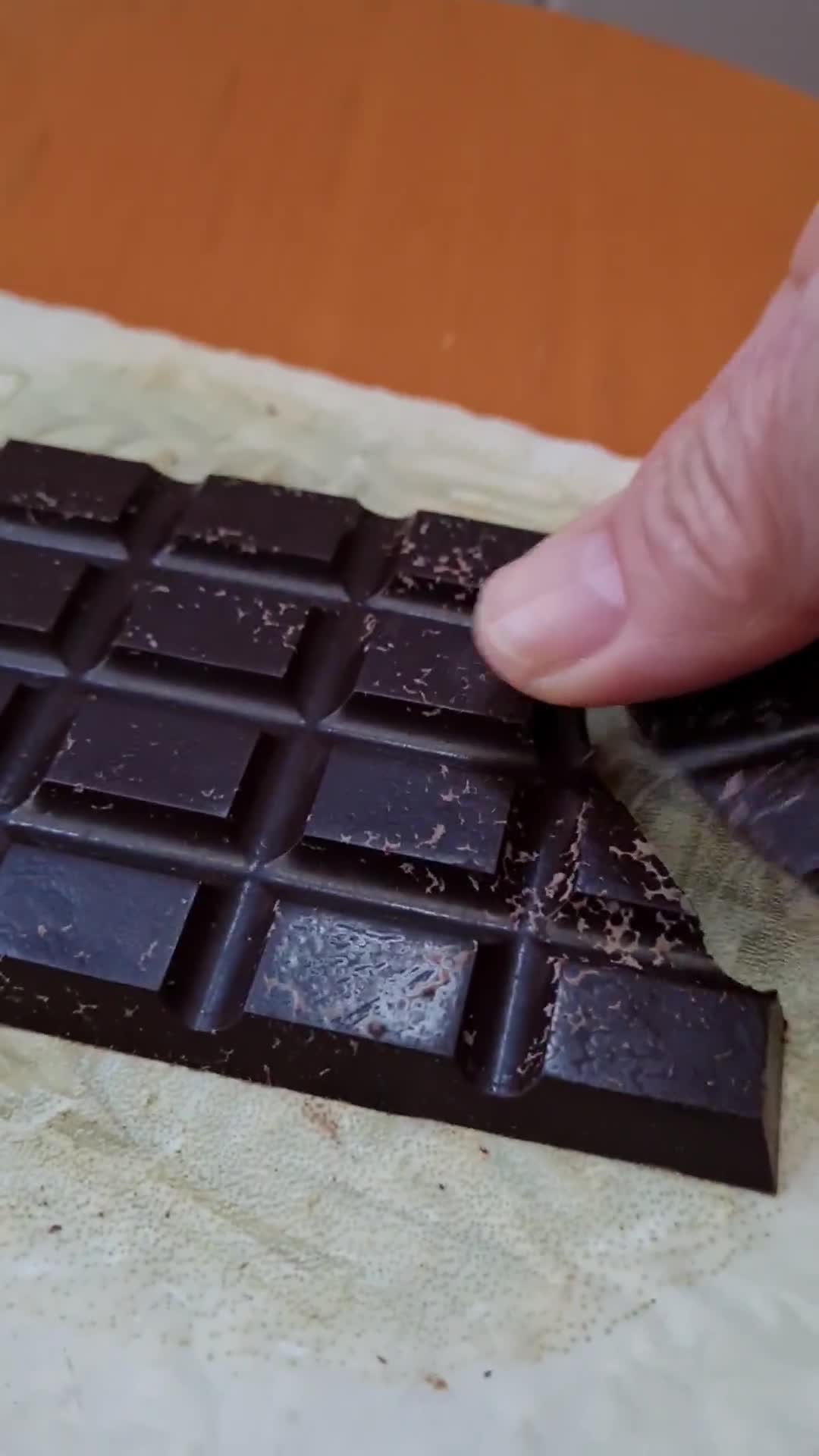 Foto del paso 9 de la receta: Chocolate 90 % cacao, sin termómetro, como lo hacían las abuelas 🍫 Templado a la vieja usanza ♥