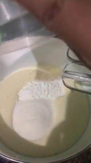 Foto langkah ke 5 dari resep Limonlu Revani (Semolina Cake in sugar syrup).
