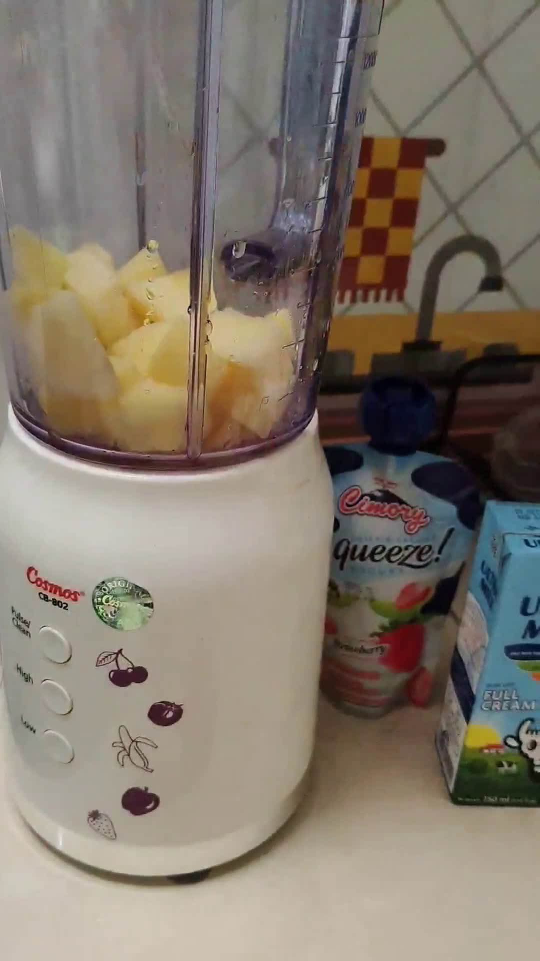 Foto langkah ke 3 dari resep Apple Tomato Smoothies.