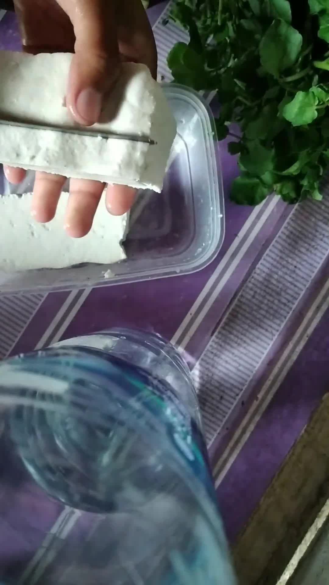 Foto langkah ke 3 dari resep Sayur Bobor Tahu Putih dan Selada Air.