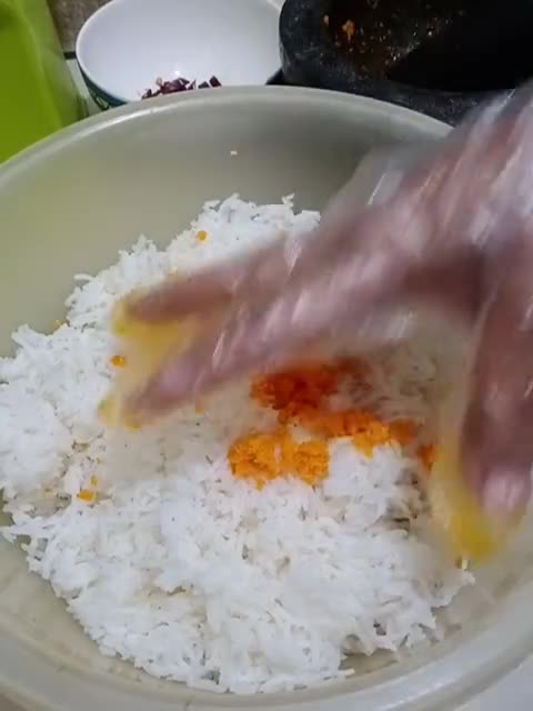 Gambar langkah 1 resipi Nostalgia Nasi Goreng Kunyit Cili kering Airtangan "Emak".