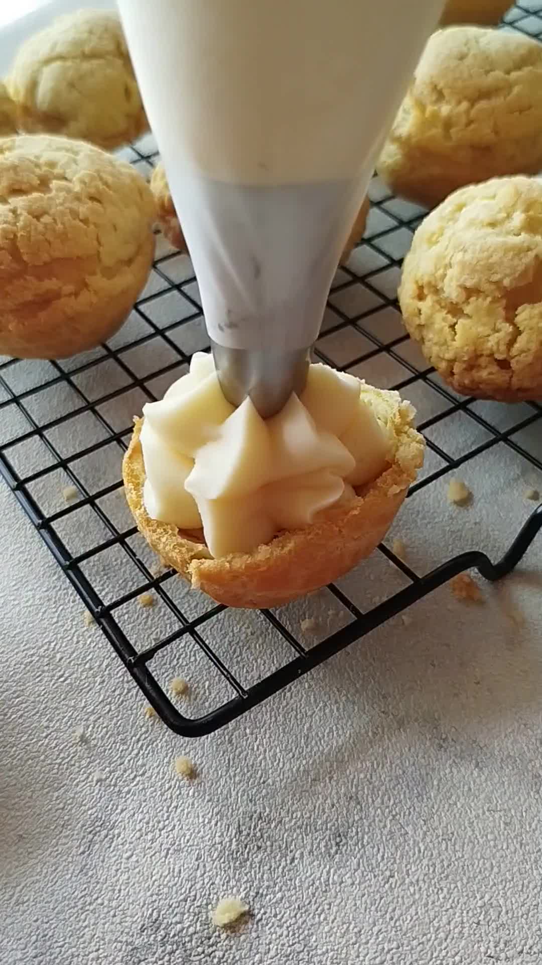 Foto langkah ke 10 dari resep Choux Au Craquelin.