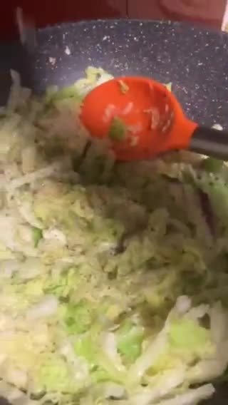 Foto del paso 6 de la receta: Wok de repollo, al estilo oriental, improvisado!!
