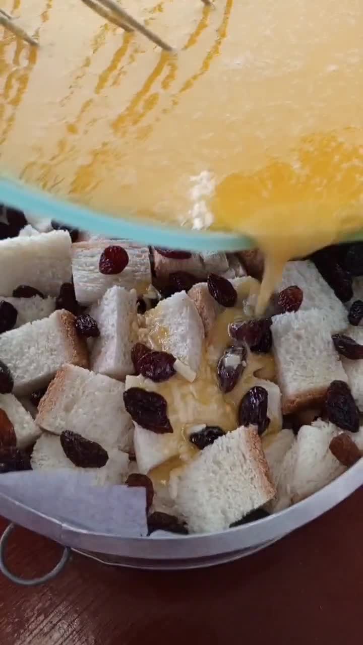 Foto langkah ke 4 dari resep Cheesy Bread Pudding with Vanilla Sauce.