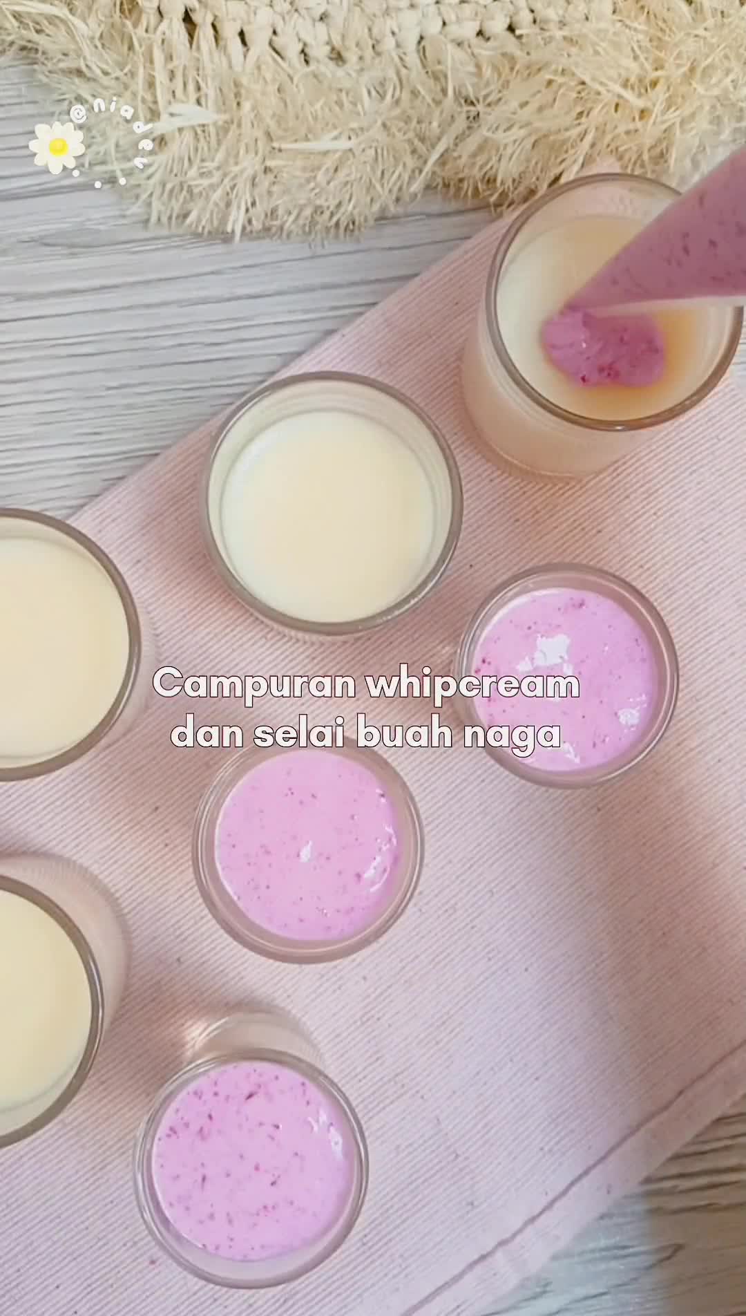 Foto langkah ke 3 dari resep Puding Susu Hias Buah.