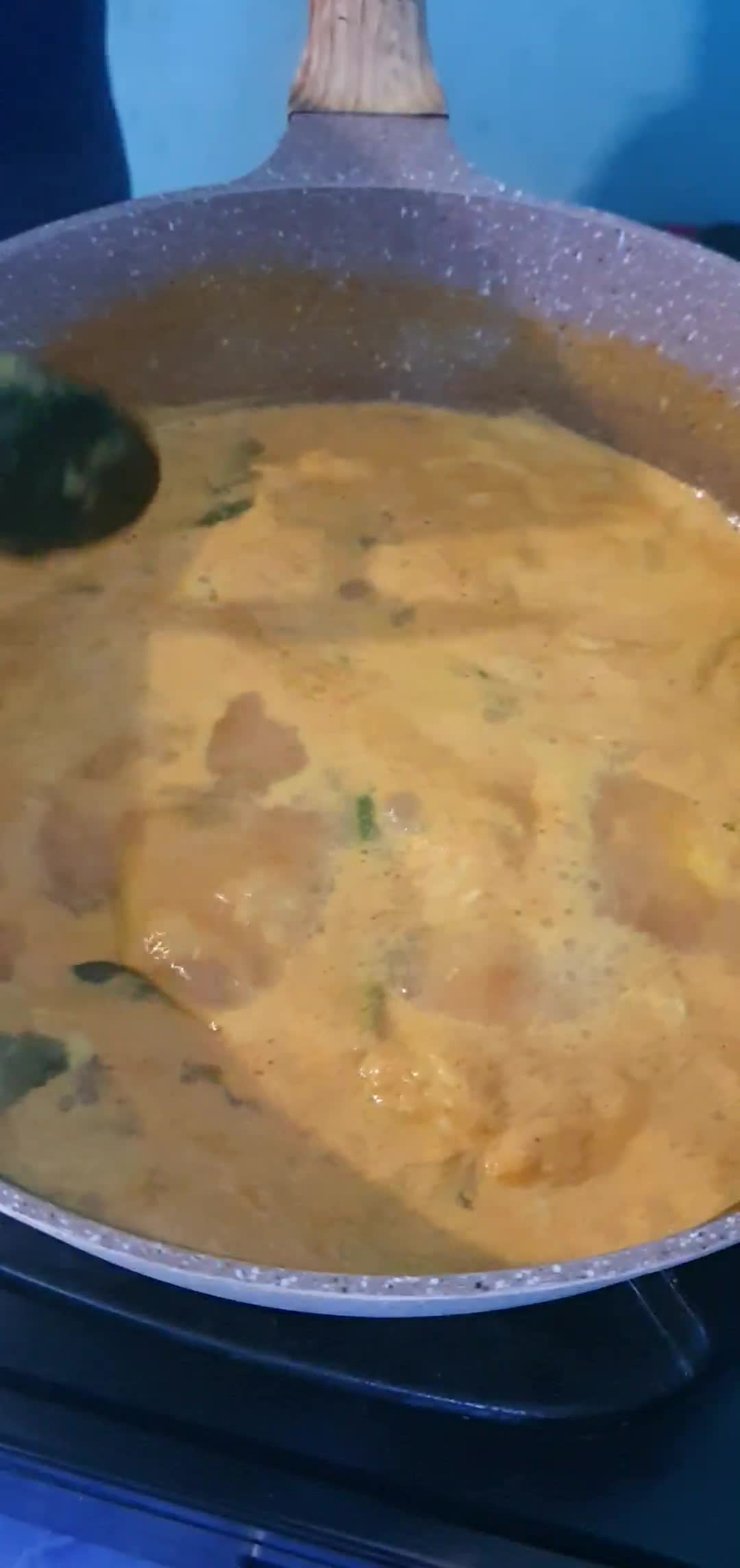 Foto langkah ke 4 dari resep Boh Manok Teupeuleumak (Telor masak lemak).