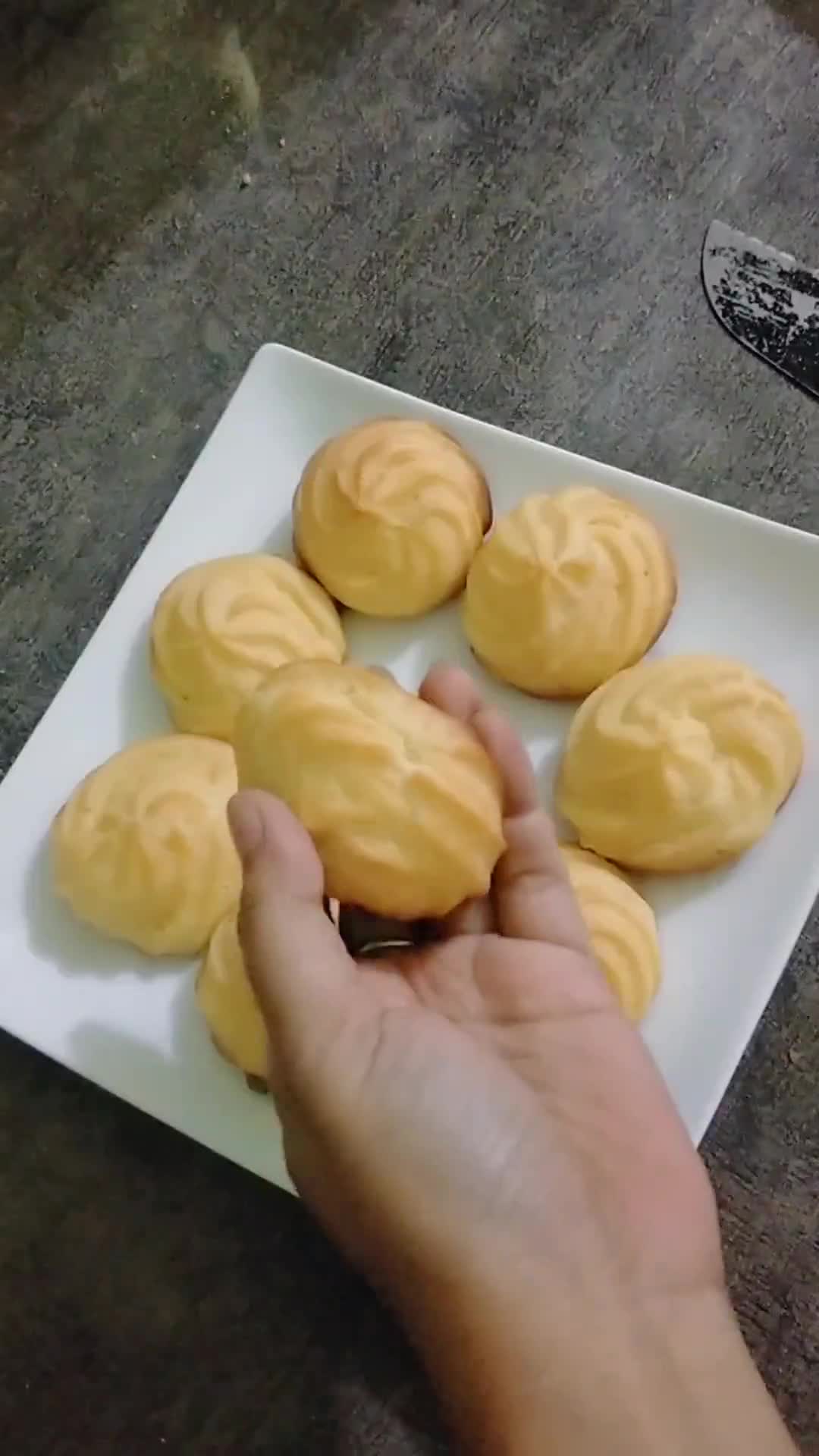 Foto langkah ke 11 dari resep Kue Soes Vla Salted Egg.
