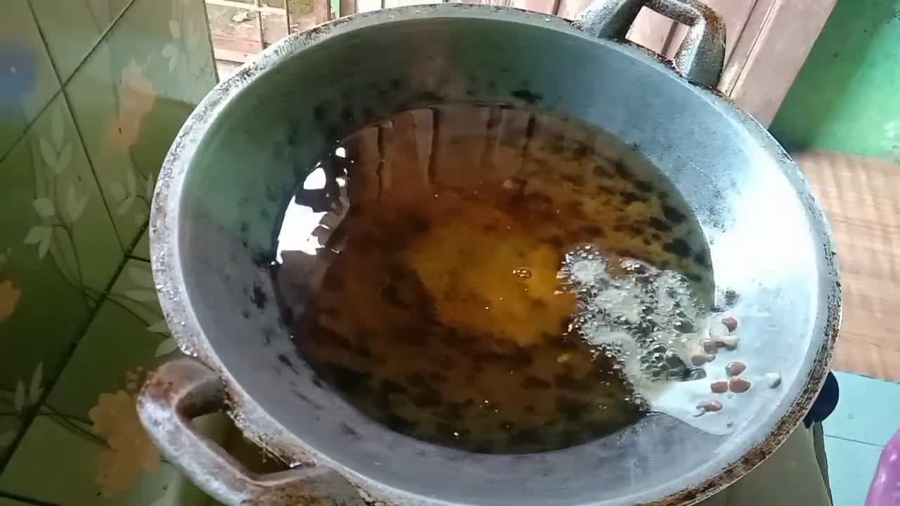 Foto langkah ke 3 dari resep Peyek Kacang Tanah Lebih Renyah Dengan Tepung Sagu.