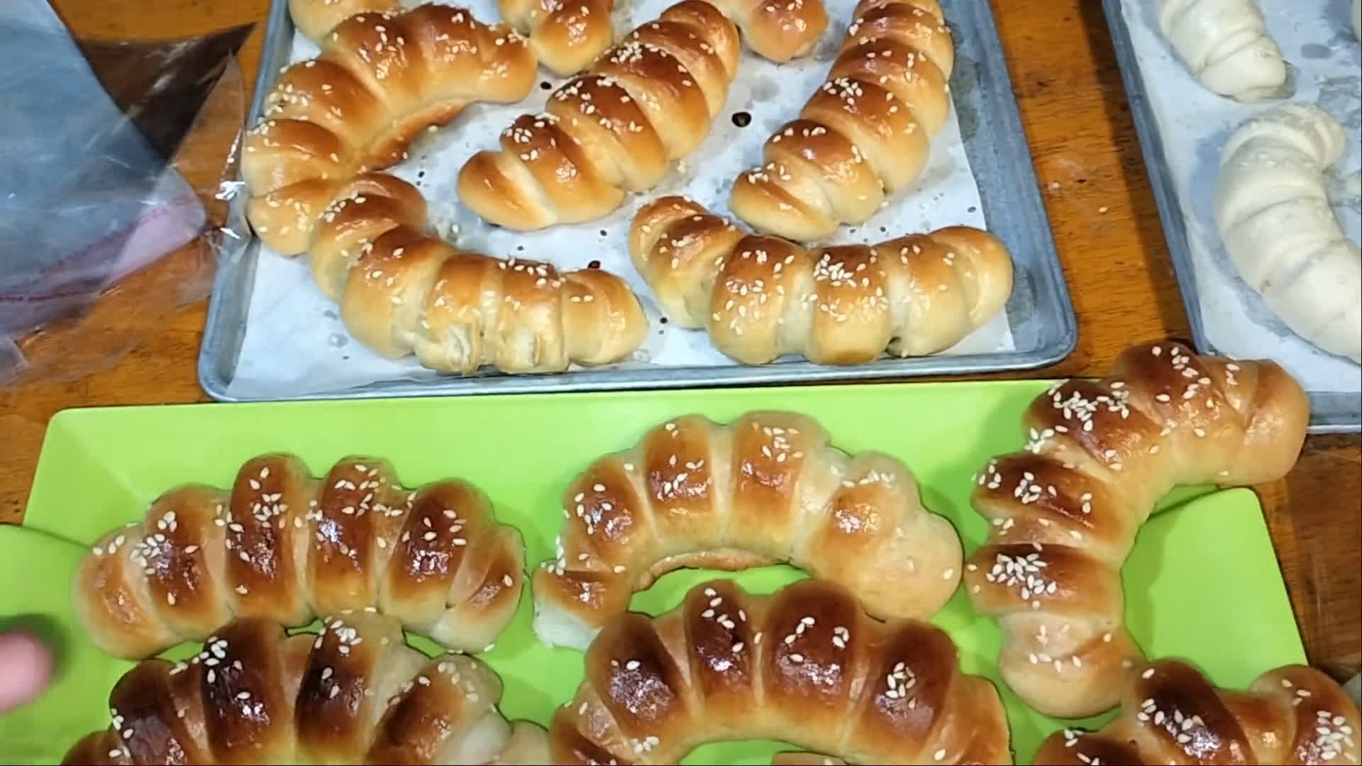 Foto langkah ke 10 dari resep Roti Croissant isi Cokelat 🍞 🥐🍫 #Dapur Fitri.