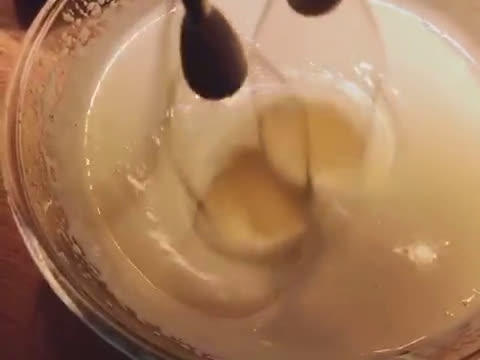 Hình bước làm 2 của món 💚 Bánh Táo Kiểu Nga Cổ Điển - Sharlotka Apple Cake