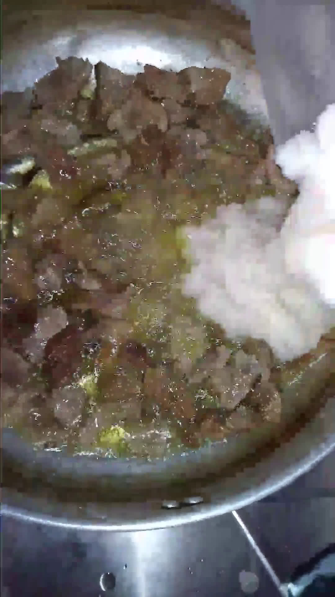 Gambar langkah 4 resipi Daging Masak Hitam.
