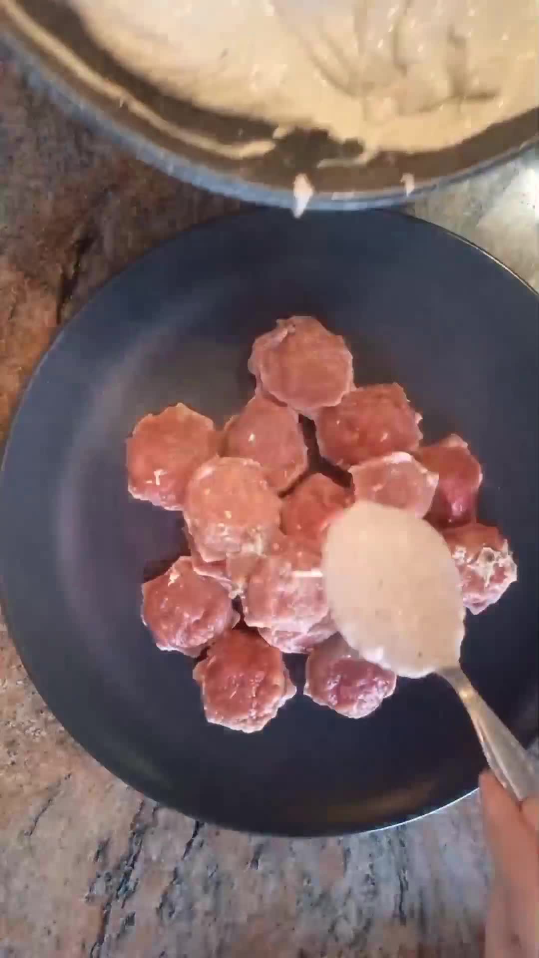 Foto del paso 4 de la receta: Raviolis de pollo con masa de remolacha y salsa trufada
