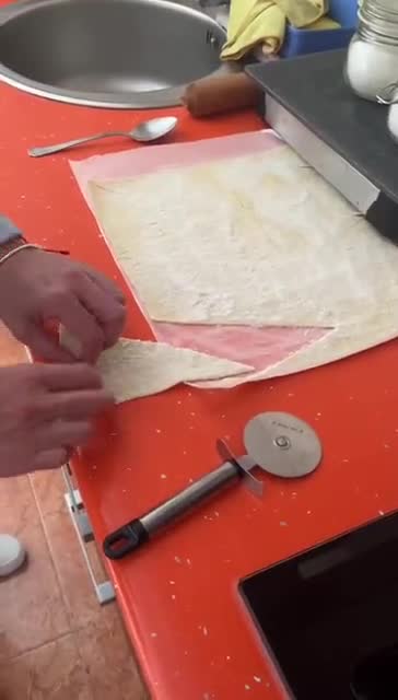 Foto del paso 5 de la receta: Croissant de hojaldre con chocolate