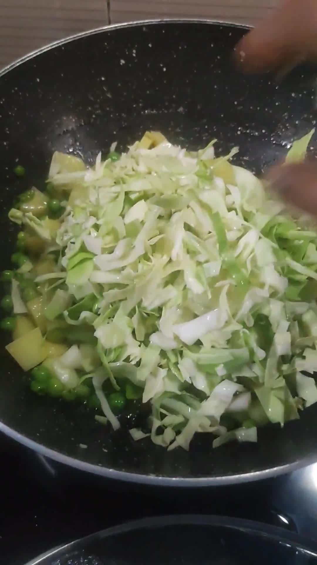 आलू पत्तागोभी (दही बेसन वाली) (Aloo pattagobhi dahi besan wali recipe in Hindi) रेसिपी चरण 1 फोटो