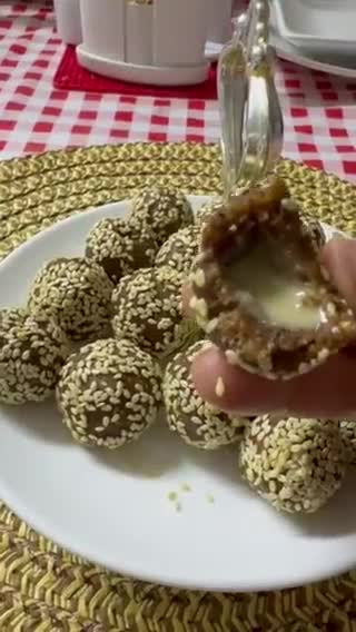 صورة لخطوة 8 من وصفة كرات التمر بالطحينية