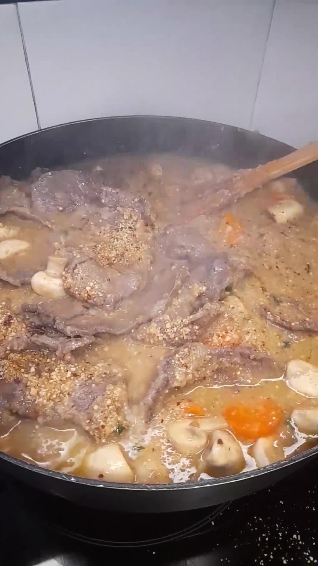 Foto del paso 8 de la receta: Fricandó de ternera con champiñones