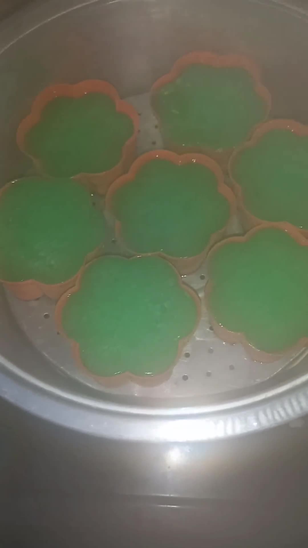 Foto langkah ke 4 dari resep Kue Lapis Bunga.