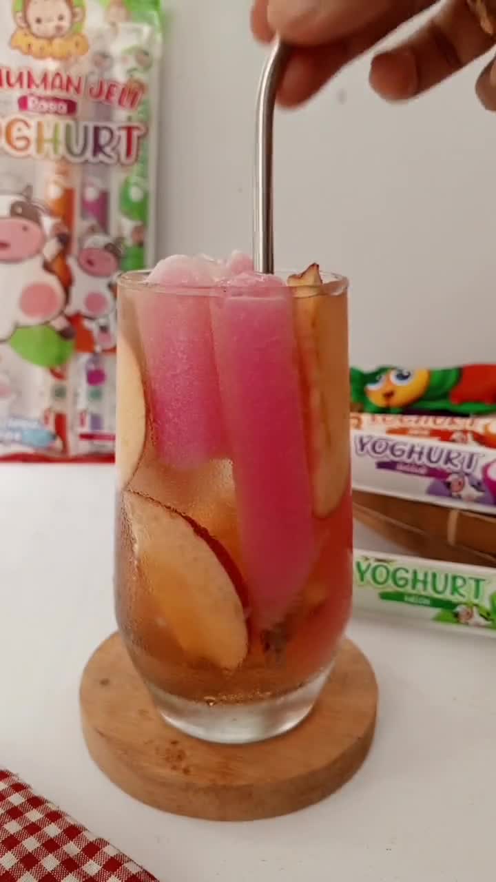 Foto langkah ke 3 dari resep Iced Apple Tea with Jelly.