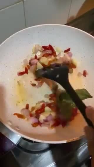 Foto langkah ke 2 dari resep Tumis Pare Telur Teri.